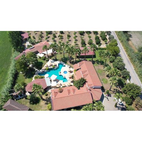 Grenadine Lodge