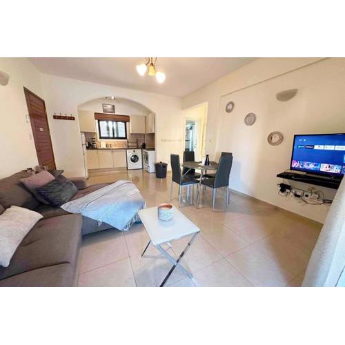 Ground Apt With Master Bedroom And Twin Bedroom