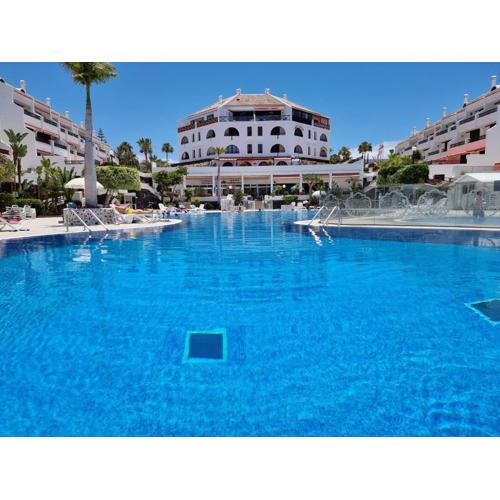 Ground floor apartment Casa Pico, Parque Santiago 1, heated pool, 100 m to sea and beach, wifi