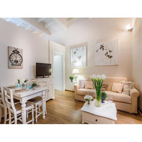 Ground floor apartment inside Lucca