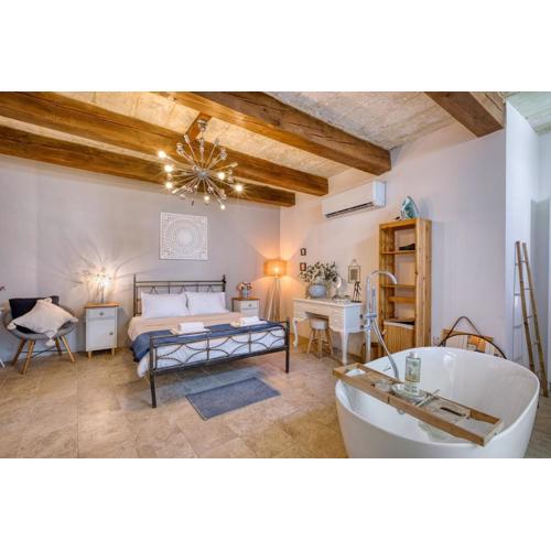 Gudja 2BR - A Home of Character in the Village Core