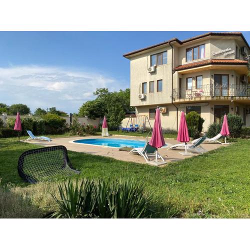 Guest House Golden Flake 4km from Bolata beach