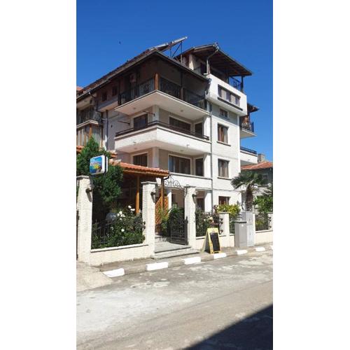 Guest House Lazur