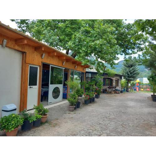 Guest House Natura Komani Lake