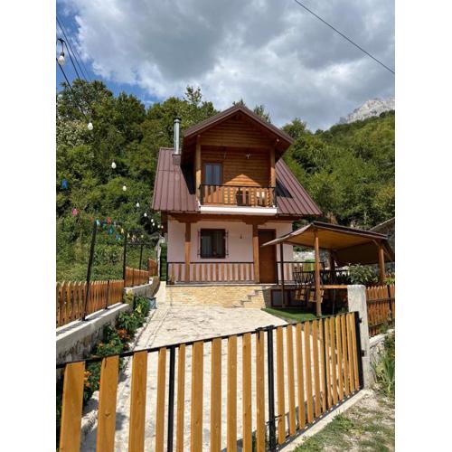 Guest House Shtëpiza Theth