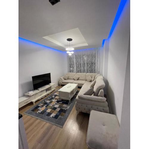 Guest House White Crown