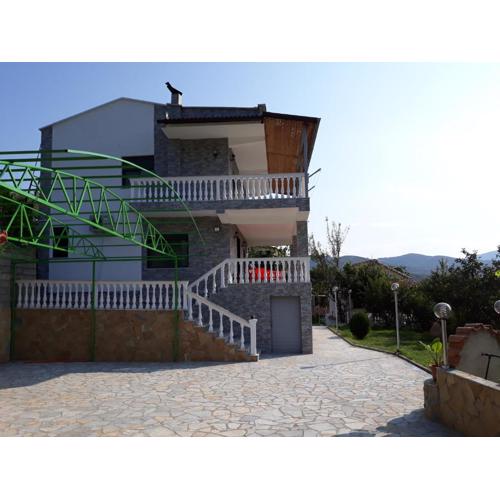 Guest House Xhuljon