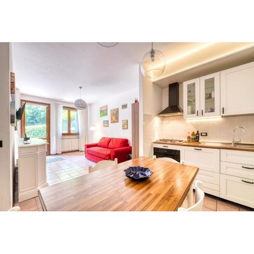 GuestHost - Bright Apartment with garden