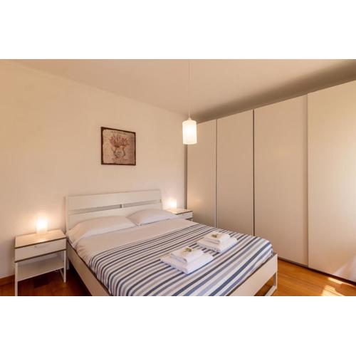 GuestHost - Bright Central Ariston apartment x6!