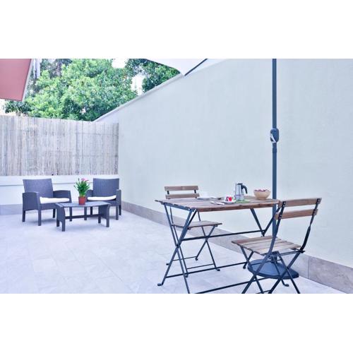GuestHost - Central Apartment with terrace