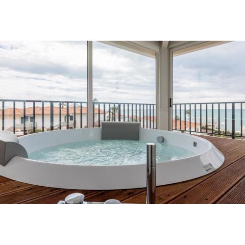 GuestHost - Seaview Dream with Jacuzzi and Parking