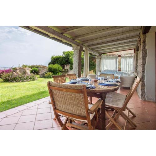 GuestHost - Seaview Villa with Garden & Veranda