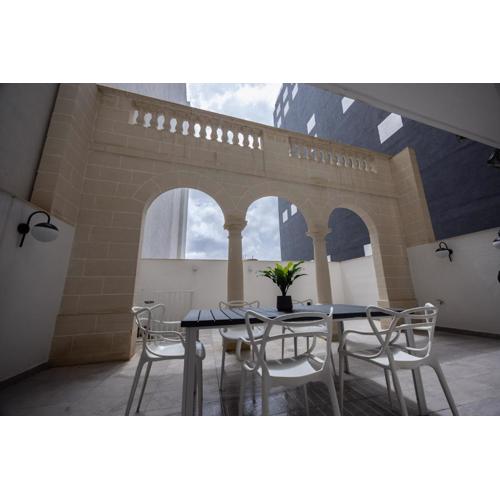 GuestHost - Sliema Breeze & Patio Comfort