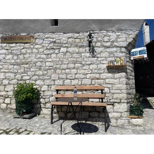 Guesthouse Kate Berat Castle