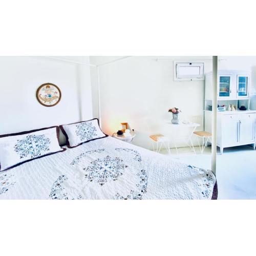 Guestroom by Gisterna