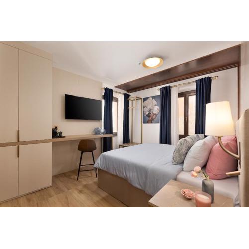 H - Suites