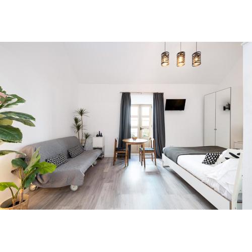 H2M Hiniestrosa Studio french Balcony AACC WIFI