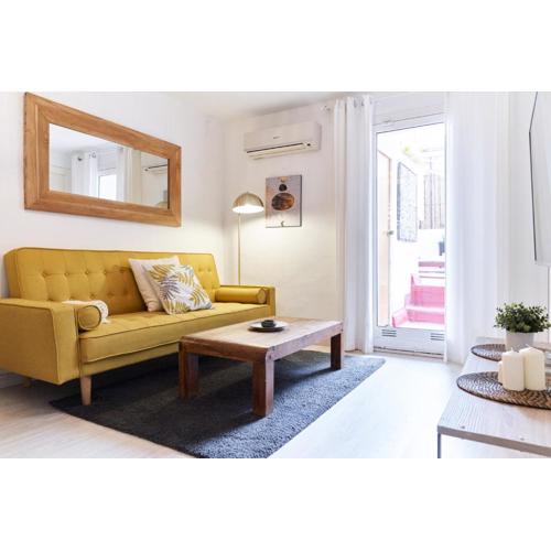 HA Diputació terrace apartment