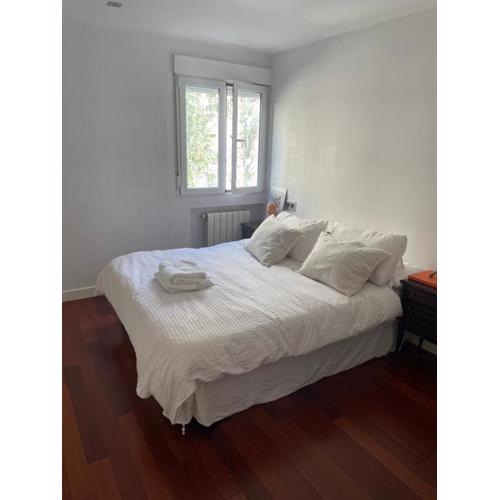 Habitación amplia con baño a 5 min Retiro