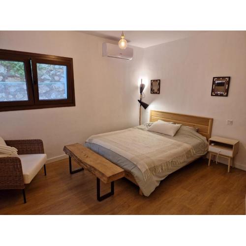 Habitación doble con baño grande privado en piso compartido