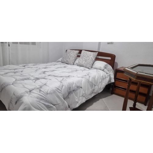 Habitacion Matrimonio a 100 m de la Playa de Poniente