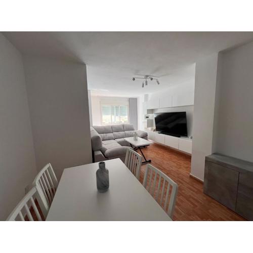 Habitación privada con baño en apartamento moderno