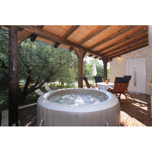 HACIENDA MIA with yacuzzi,BBQ , free parking