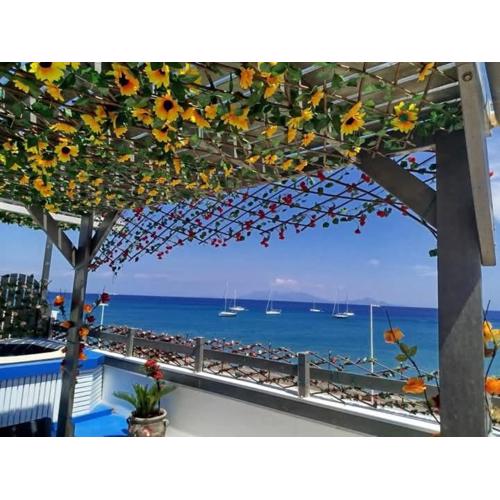 Harbour Lounge rooms