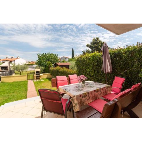 Haus Viktoria In Porec Mit Garten In Strandnähe