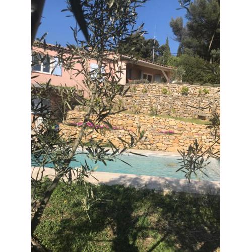Hauteurs de Toulon : Charmant studio piscine
