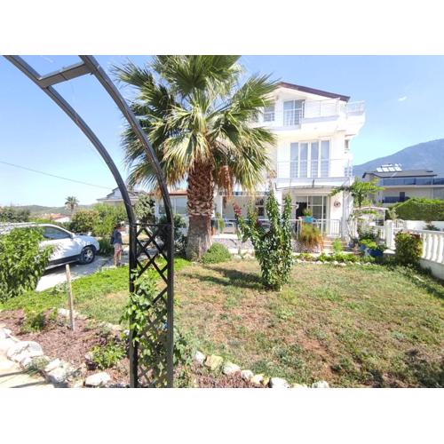 Havuzlu Beyaz villa