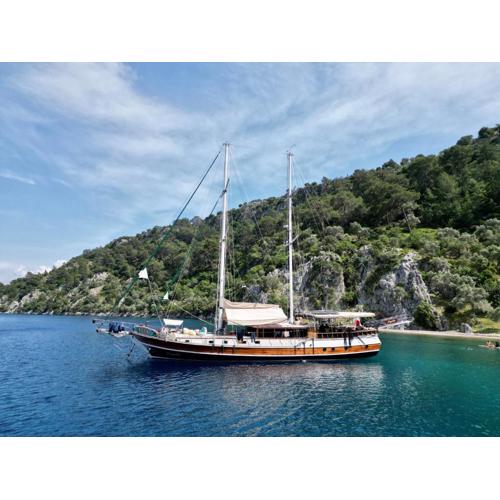 Hayat Bu, Boot