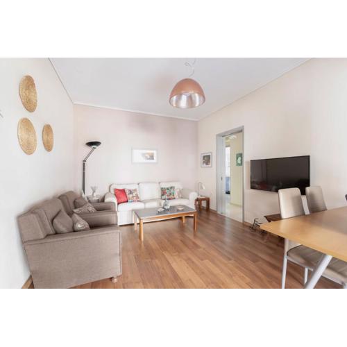 Heart of Koukaki flat, near Acropolis & Filopappou