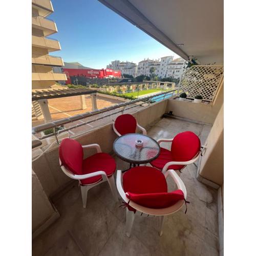 Heart of Puerto Banus newly renavated Free parking , WIFi ,Pool,Gym,Padel court