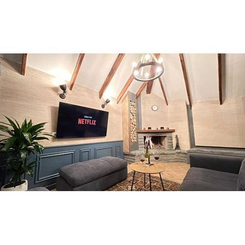 Heart of Tirana Cozy Loft with Fireplace