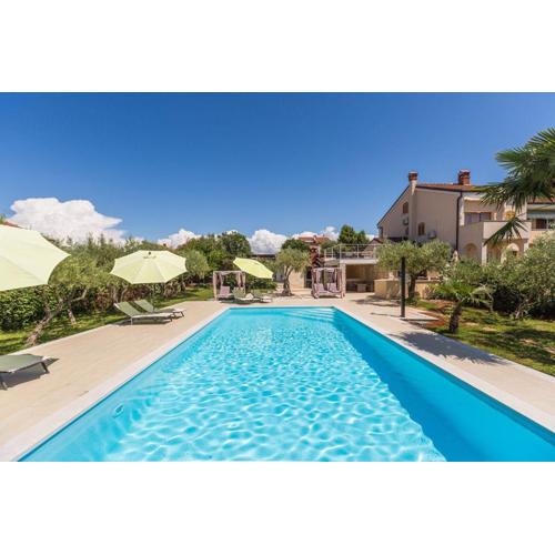 Helles Apartment nur 250 Meter zum Strand mit Meerblick, Pool, Grill, Waschmaschine