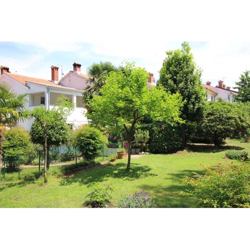 Helles Apartment nur 350 Meter zum Strand mit privatem Balkon und Meerblick