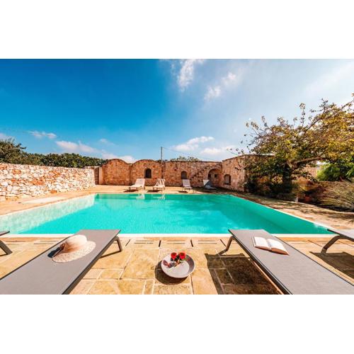 HelloApulia - Masseria La Cesarina - Villa Retreat with Pool & Olive Trees, Ceglie Messapica
