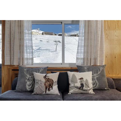 HelloChalet - The View - Ski to door with Matterhorn view