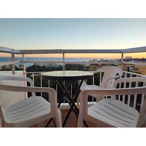 Hercules Paradise 531 Apartamento con vistas al mar Mediterráneo en Benalmádena a pasos del centro y su vibrante Zona Comercial disfruta de una experiencia única en la Costa del Sol Málaga Andalucía well-connected to the airport