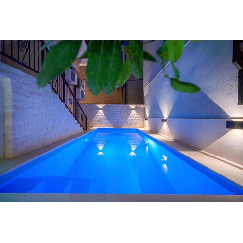 Heritage Residence in Center with pool- apartments