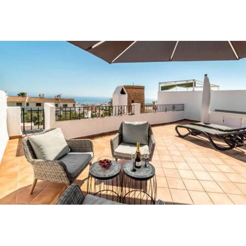 Hermosa casa con terraza e increíbles vistas al mar y la montaña