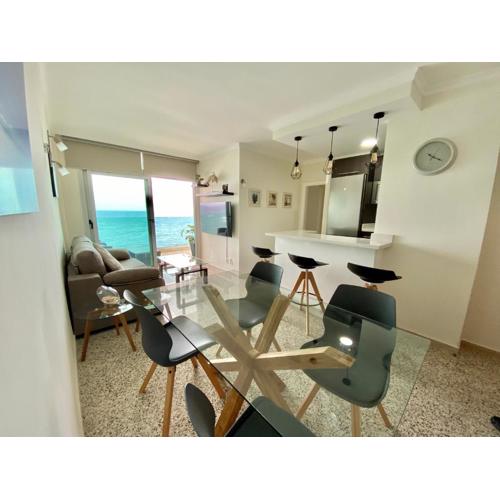 Hermoso edificio Frente al mar con gran terraza y hermosas vistas