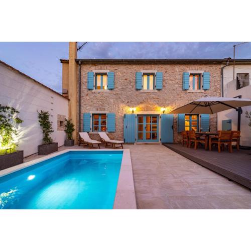 Hidden Gem holiday home with pool