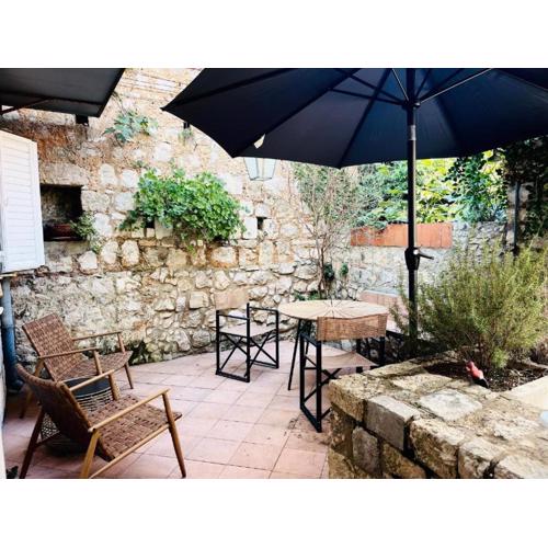Hidden Gem Old Town Apartments by Irundo