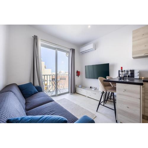 High floor family of 3 apartment - By Solea