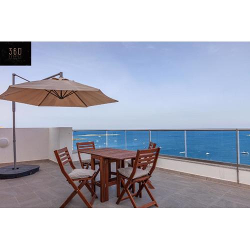 High Floor seafront Penthouse, OPP beach & WIFI AC by 360 Estates