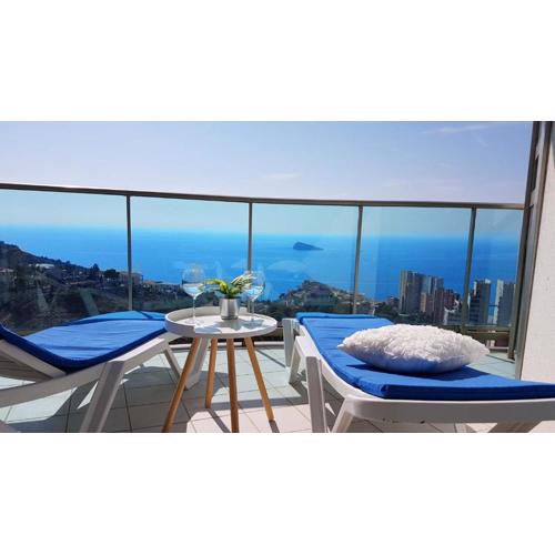 Highrise apartment with private terrace & sea views - 34th floor