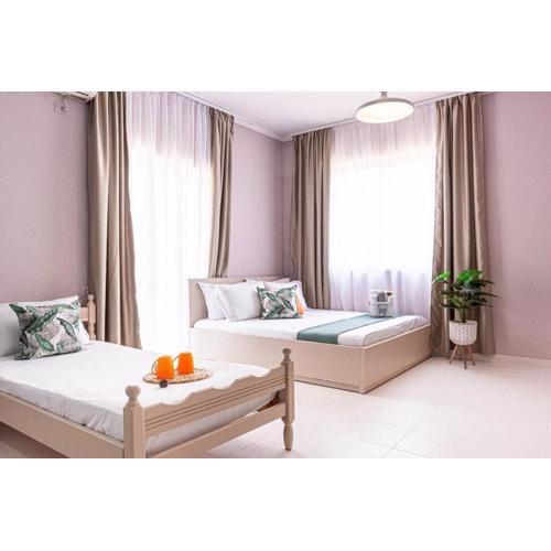 Himara City 34 - Central & Beach Access
