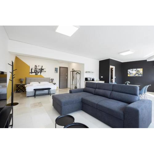 Hip And Fun Apt A